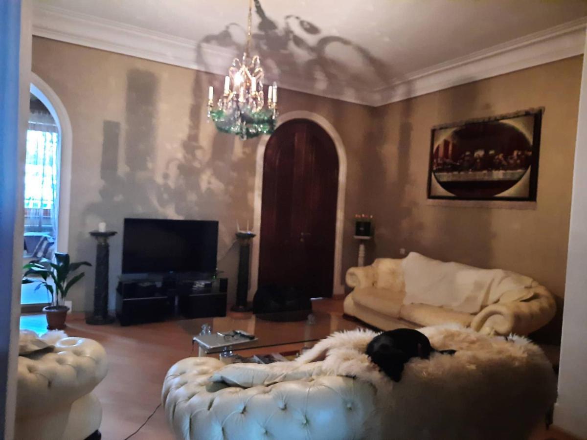 Tbilisi Philharmonia Apartment Bagian luar foto