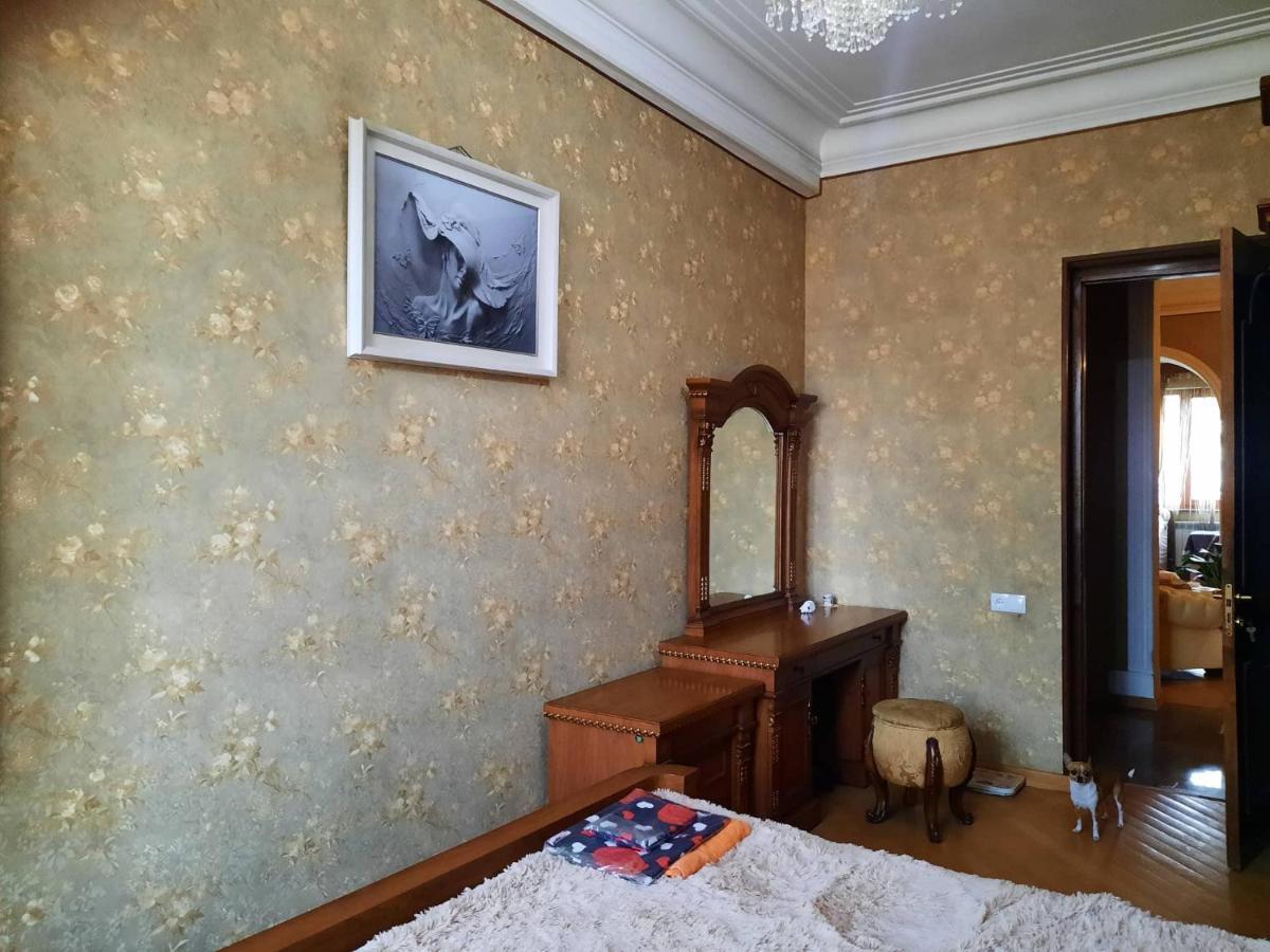 Tbilisi Philharmonia Apartment Bagian luar foto
